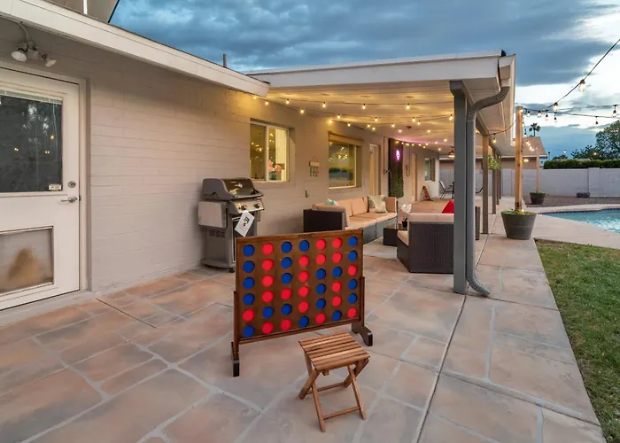 Spacious Scottsdale Retreat With Pool
