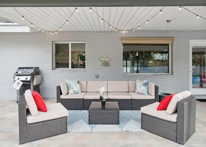 Spacious Scottsdale Retreat With Pool